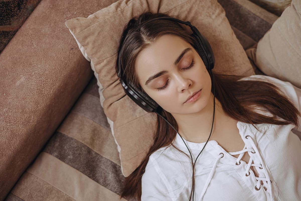 Listening To Music During a Migraine What the Research Says